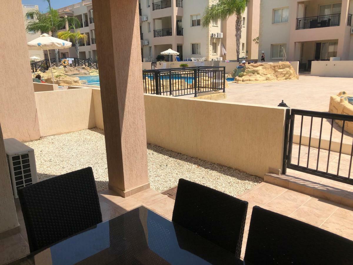 Royal Seacrest Apartment Paphos Exteriör bild