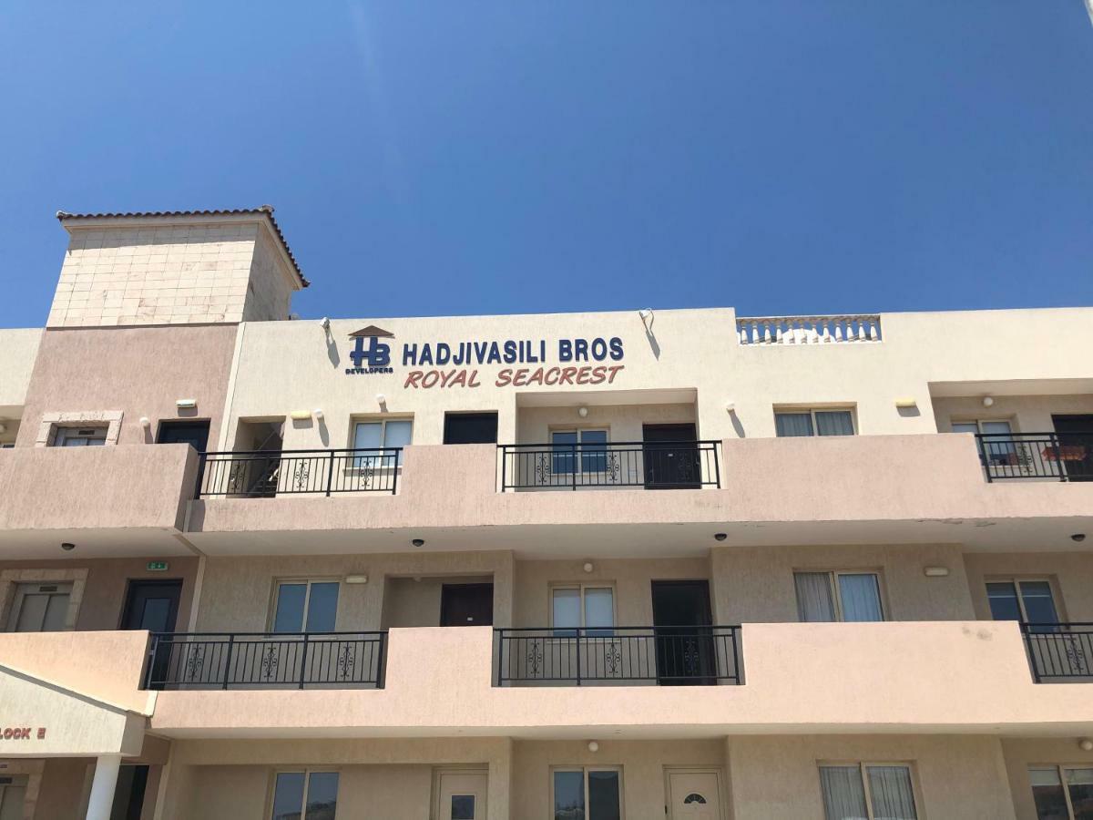Royal Seacrest Apartment Paphos Exteriör bild