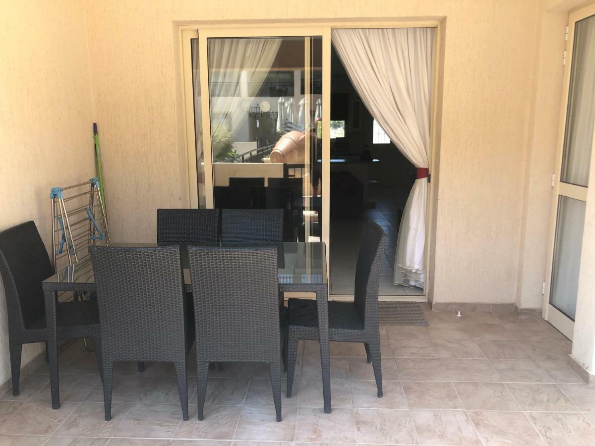 Royal Seacrest Apartment Paphos Exteriör bild