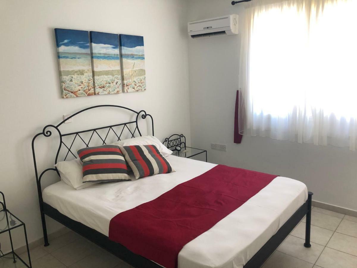 Royal Seacrest Apartment Paphos Exteriör bild