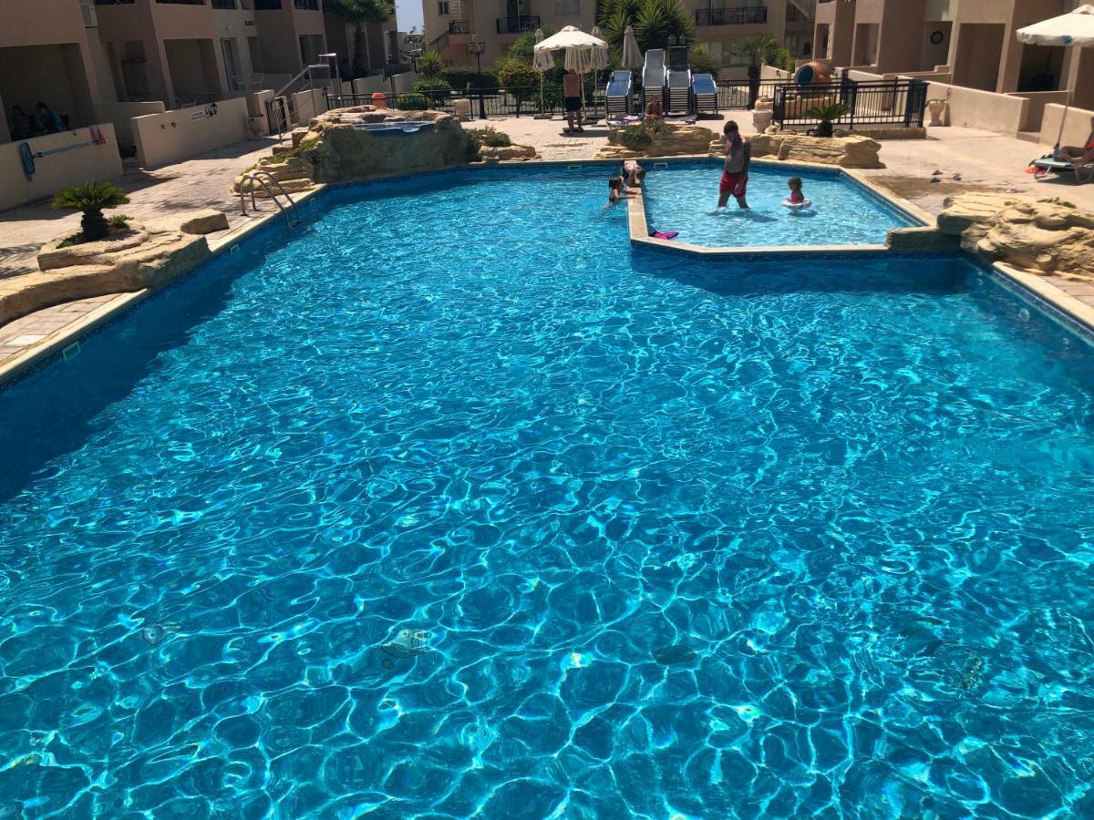 Royal Seacrest Apartment Paphos Exteriör bild