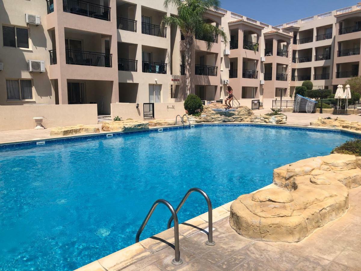 Royal Seacrest Apartment Paphos Exteriör bild