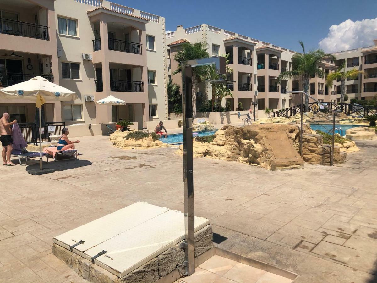Royal Seacrest Apartment Paphos Exteriör bild