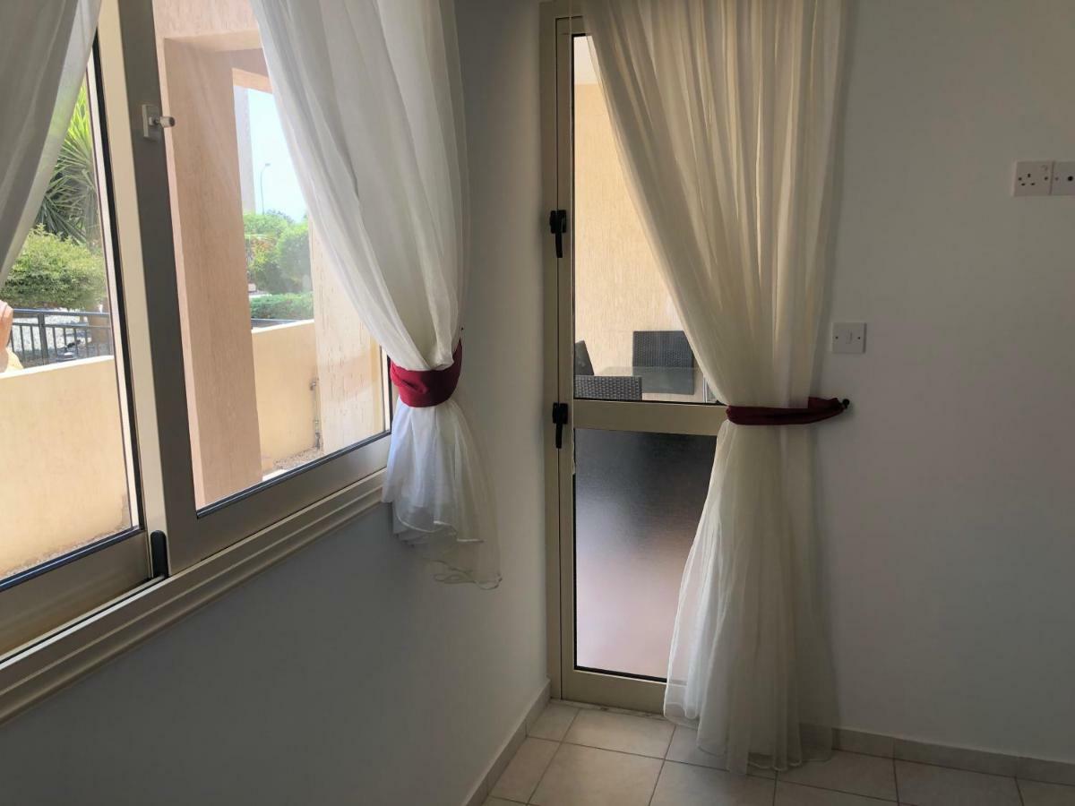 Royal Seacrest Apartment Paphos Exteriör bild