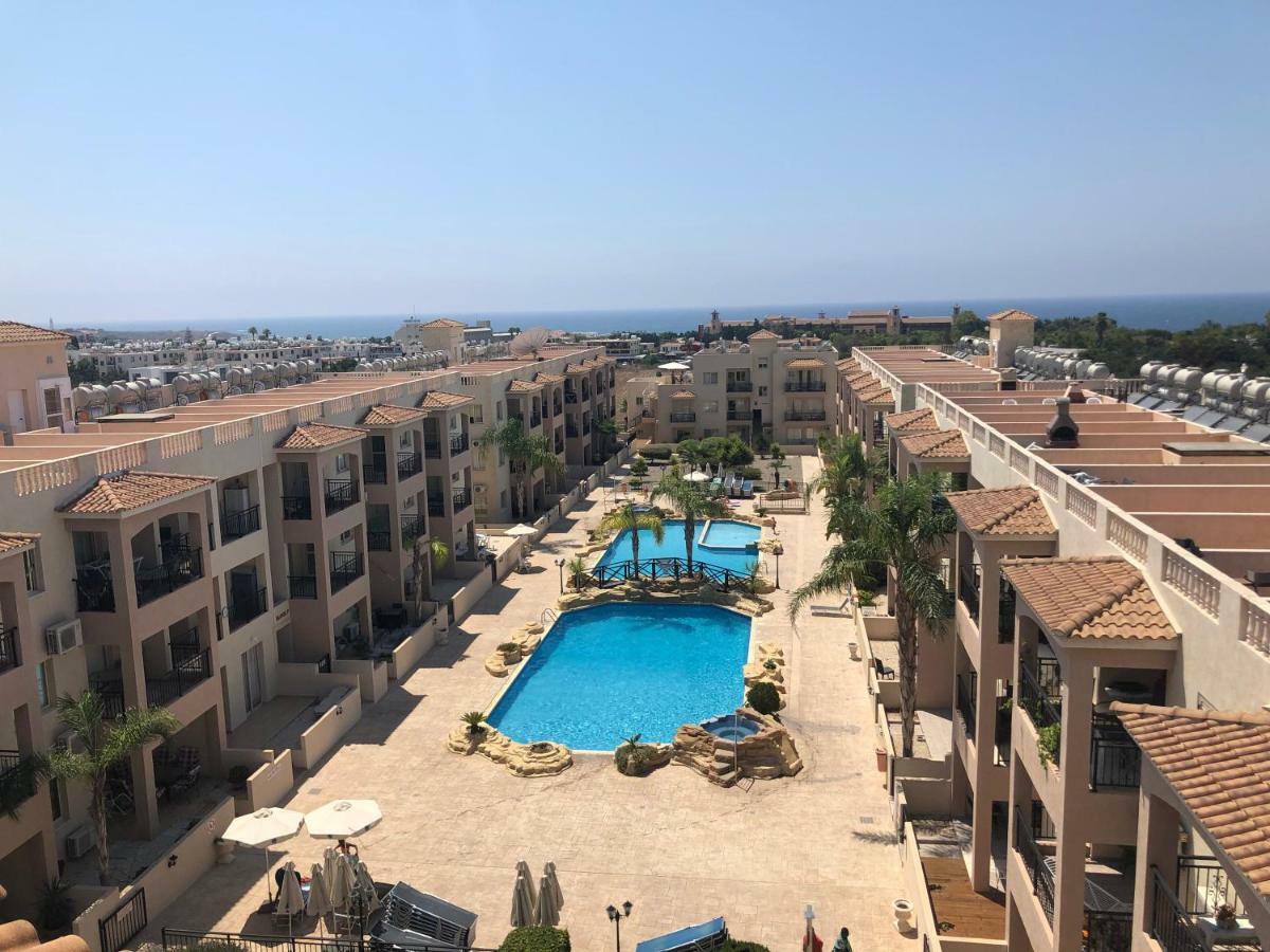 Royal Seacrest Apartment Paphos Exteriör bild